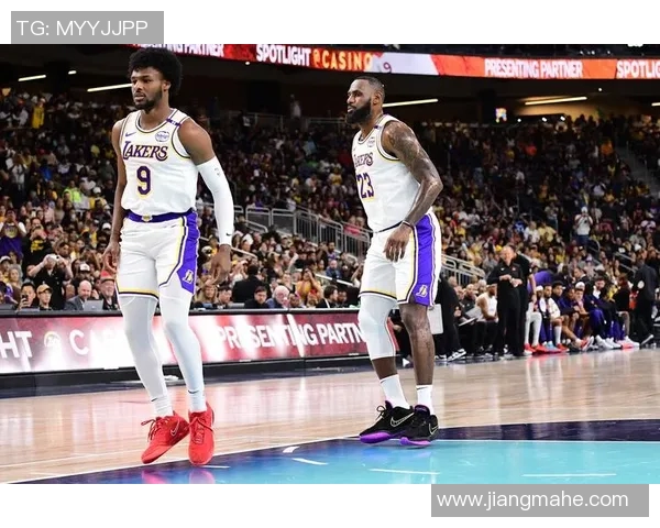 詹姆斯与布朗尼同台倒计时布朗尼正式宣布参加NBA选秀