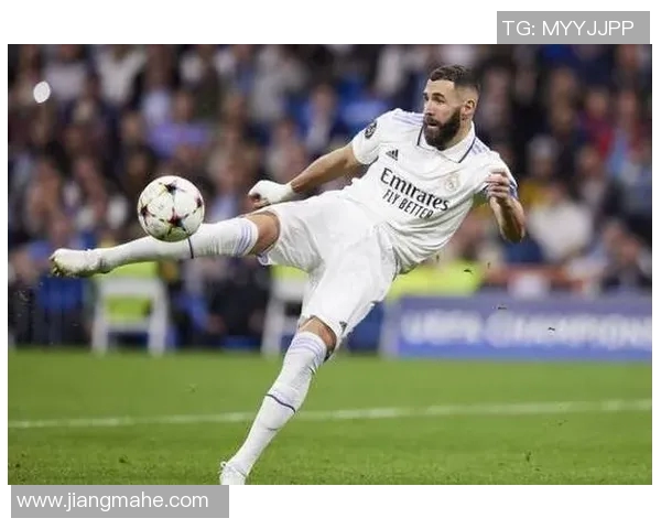 本泽马的传奇之路:从青涩少年到世界足球巨星的蜕变与辉煌 本泽马的传奇之路:从青涩少年到世界足球巨星的蜕变与辉煌