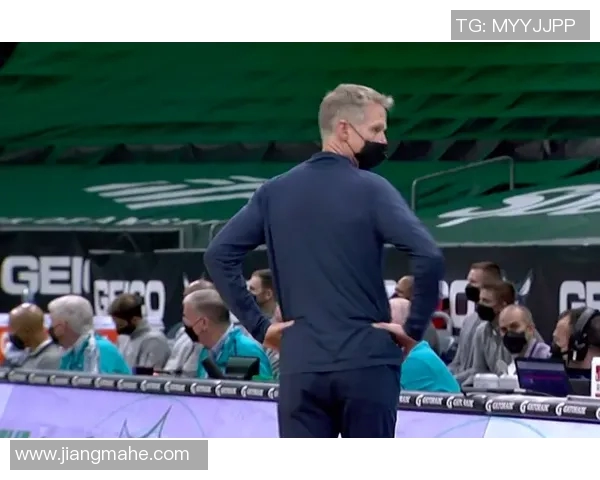 不死鸟与黄蜂的巅峰对决谁能在赛场上展翅高飞勇夺胜利