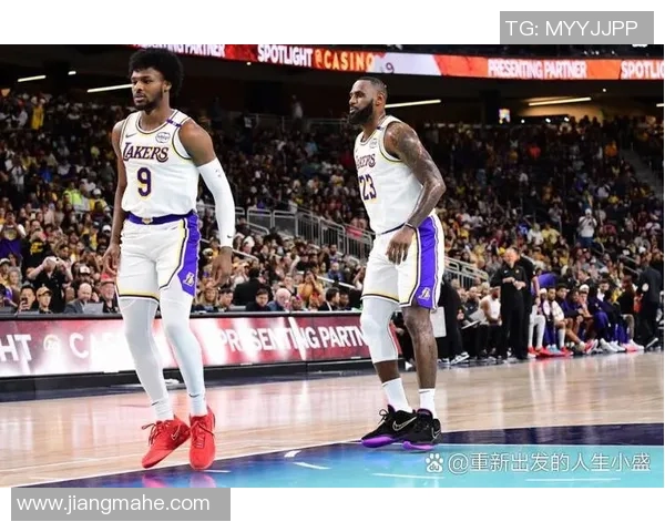 詹姆斯连续5场上演三双表现，领导湖人击败太阳